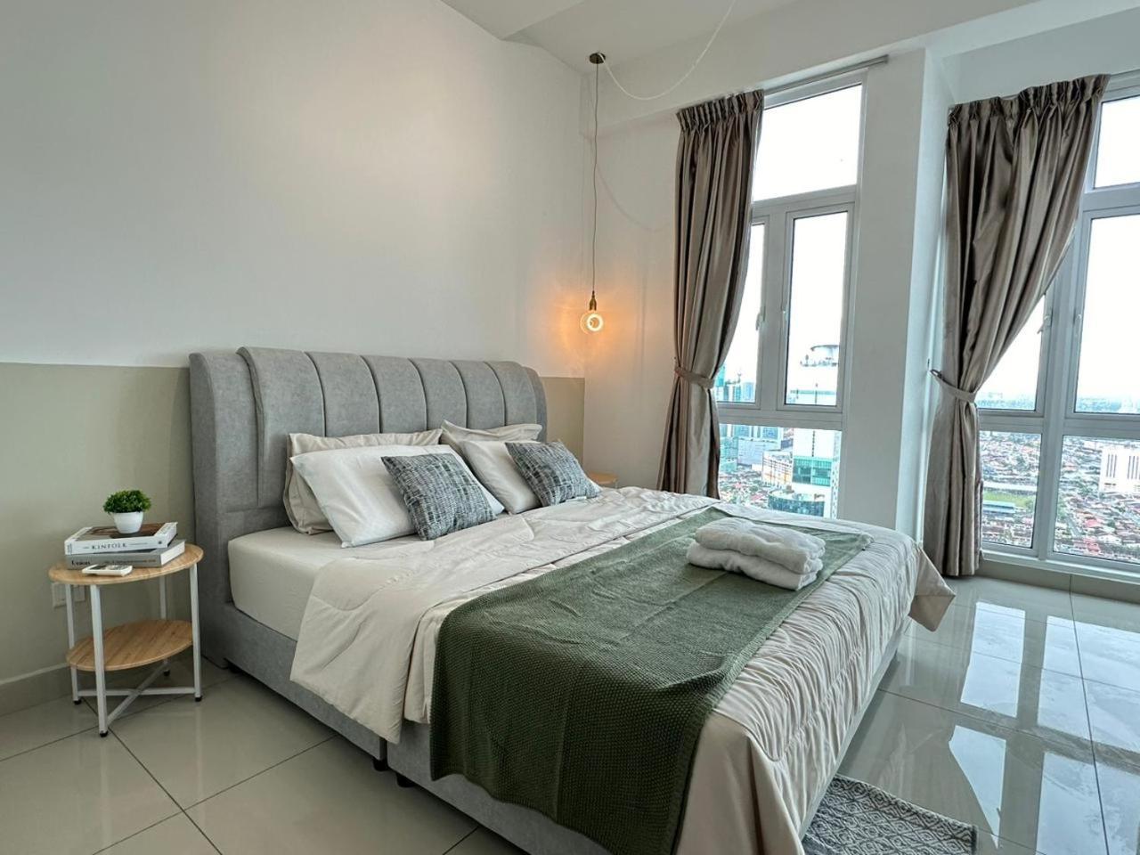 Twin Galaxy Muji Style 2 Bedroom With Balcony High Floor View Apartment *
